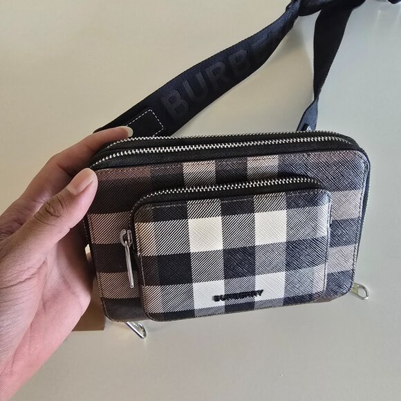 Burberry Crossbody - Picture 4 of 12
